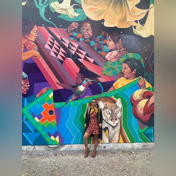 Welcome to our closet - Picture 9 of 11